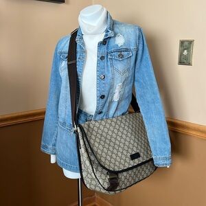 A 431- 💯 % authentic Gucci crossbody bag